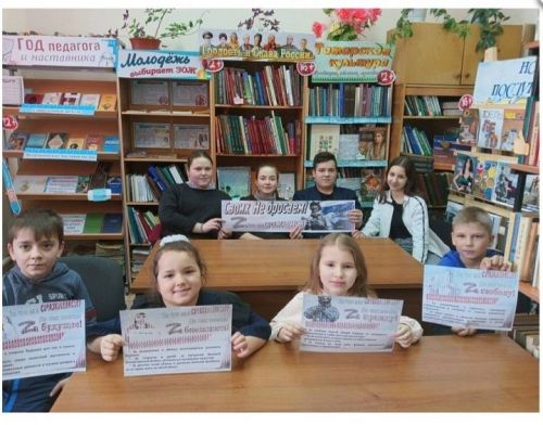В Ленино прошел патриотический час “Учись у героев Отчизну беречь”