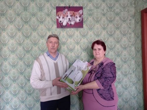 Сотрудники СДК и спортшколы Новошешминского района поздравили мам мобилизованных