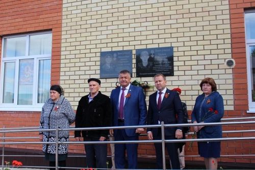 В Слободе Черемуховой установили мемориальную доску  с именем погибшего в СВО Виталия Трунова