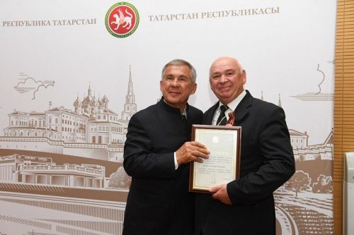 Раис РТ наградил Александра Скокова