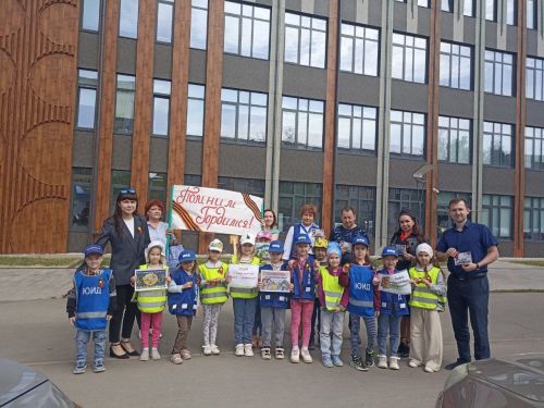 В Альметьевске в честь Дня Победы провели акцию «Георгиевская лента – засветись!»
