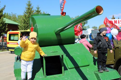 В Новошешминске отметили День Победы (фоторепортаж)