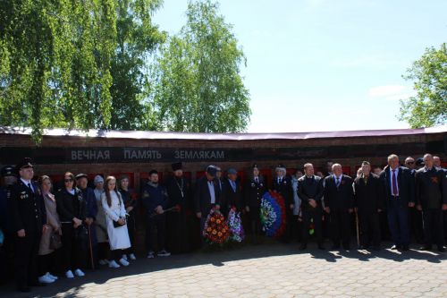 В Новошешминске отметили День Победы (фоторепортаж)