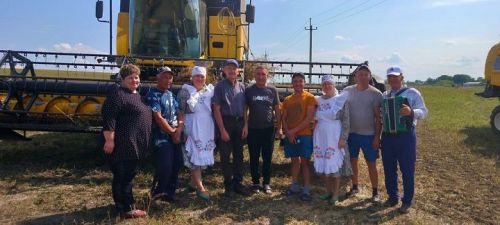 С концертом к хлеборобам