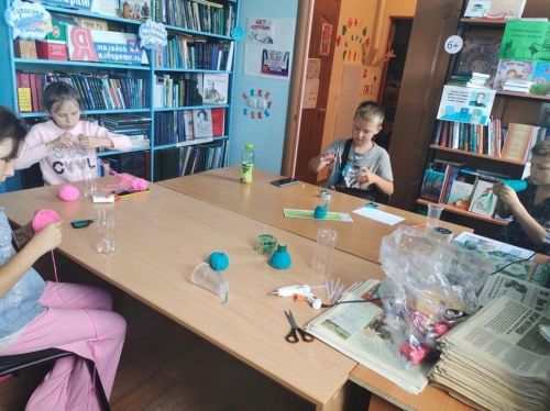 С детьми проводили кружок «Умелые руки»