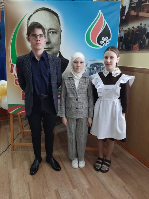 Тубылгы Тау мәктәбе укучылары фәнни-гамәли конференциядә катнашканнар