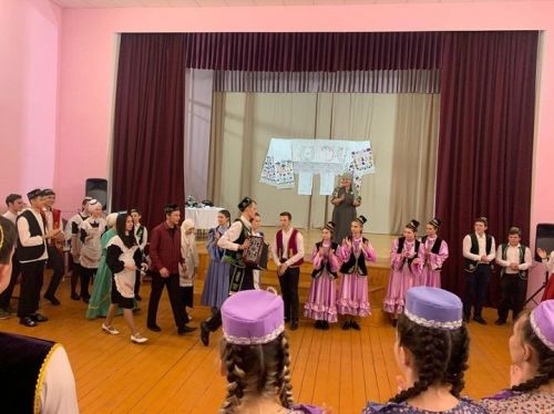 Зирекле авылы Мәдәният йортында  укучылар “Дуслык күпере”ндә очрашты