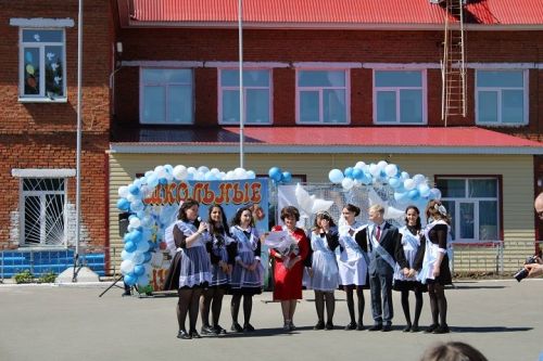 24 мая последний звонок прозвучал в Новошешминской гимназии (фоторепортаж)