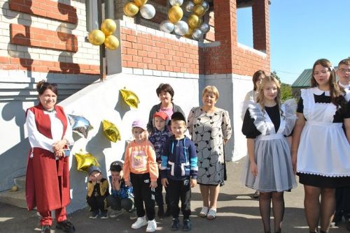 Первый школьный звонок прозвенел для 19 первоклашек в Новошешминской СОШ