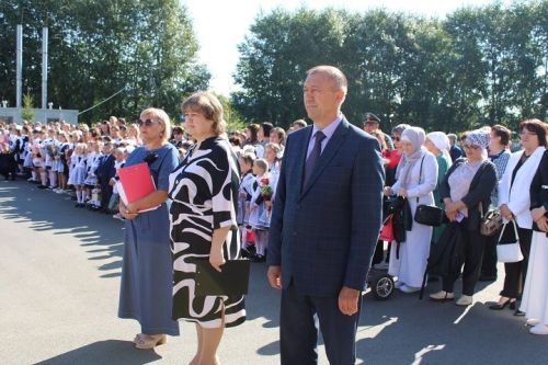 Новый учебный год стартовал в Новошешминской гимназии (фоторепортаж)