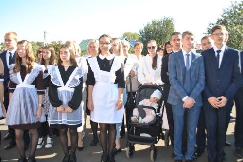 Первый школьный звонок прозвенел для 19 первоклашек в Новошешминской СОШ