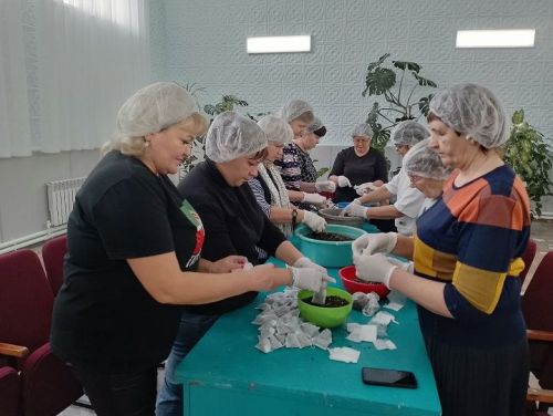 В Петропавловском СДК собрали «Витаминный чай для бойцов СВО»