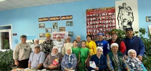 Сотрудники Чертушкинского СДК совместно с библиотекой организовали праздничное мероприятие для пожилых людей «Золотая пора»