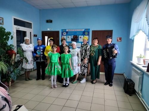 Сотрудники Чертушкинского СДК совместно с библиотекой организовали праздничное мероприятие для пожилых людей «Золотая пора»