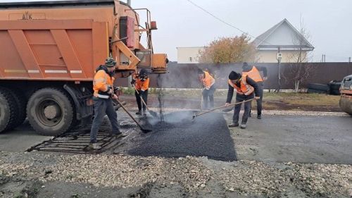В Новошешминске продолжают обустраивать искусственные дорожные неровности для безопасности дорожного движения