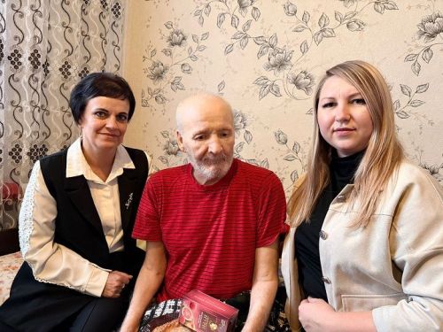 Соцработники посетили на дому пожилых получателей социальных услуг КЦСОН «Забота»