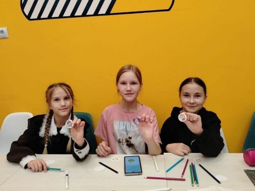 Магия творчества в «Чишмэле»: мастер-класс по изготовлению значков