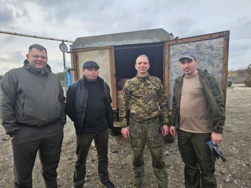 Глава Петропавловского сельского поселения Дмитрий Никитин доставил гуманитарную помощь военнослужащим в зоне СВО