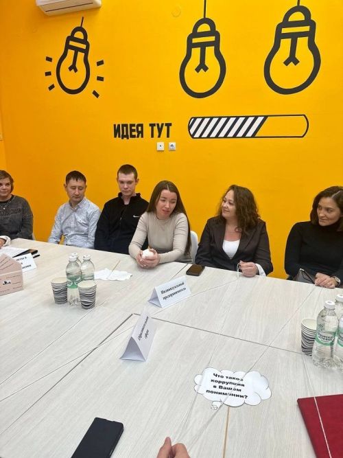 Честный взгляд на коррупцию: глава района Егор Тарнавский обсудил с молодежью актуальные проблемы