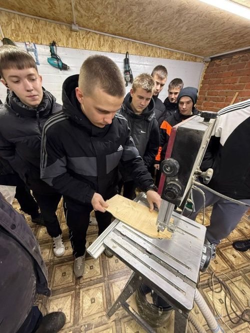 Прикоснуться к ремеслу: в Слободе Петропавловской прошел мастер-класс по резьбе по дереву