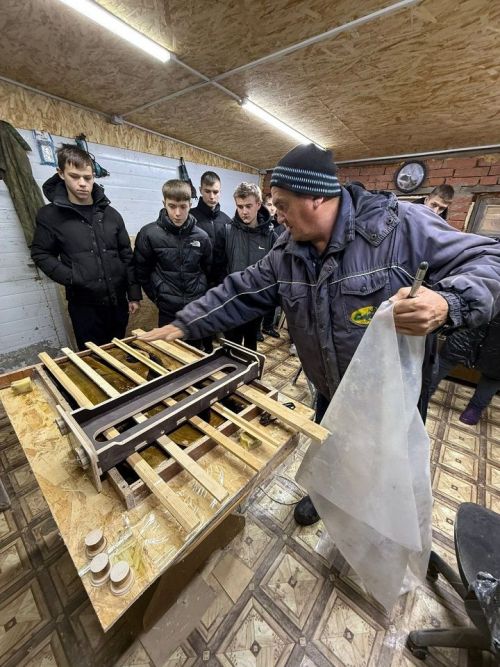 Прикоснуться к ремеслу: в Слободе Петропавловской прошел мастер-класс по резьбе по дереву