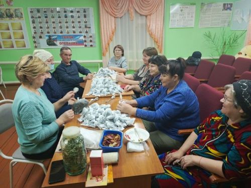 В сельском клубе деревни Новопоселенная Лебедка прошла замечательная гуманитарная акция в поддержку участников специальной военной операции