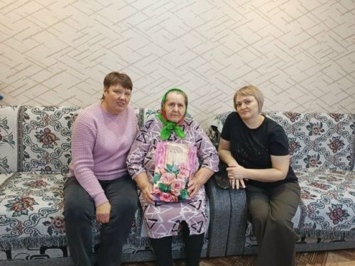 Поздравления матерям героев от администрации и женсовета