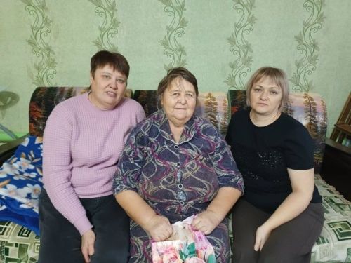 Поздравления матерям героев от администрации и женсовета