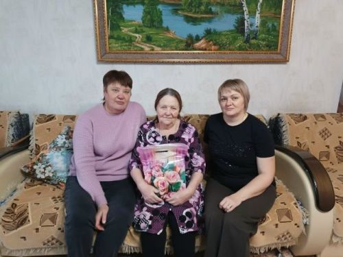Поздравления матерям героев от администрации и женсовета