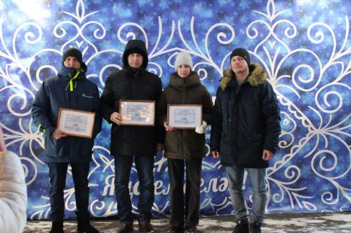 Главная ёлка торжественно зажглась в Новошешминске