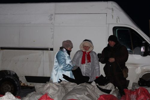 «Потолок ледяной, дверь скрипучая....»: предновогоднюю ярмарку веселили артисты сельских домов культуры
