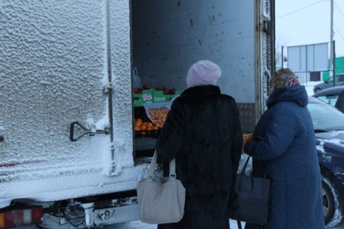«Потолок ледяной, дверь скрипучая....»: предновогоднюю ярмарку веселили артисты сельских домов культуры