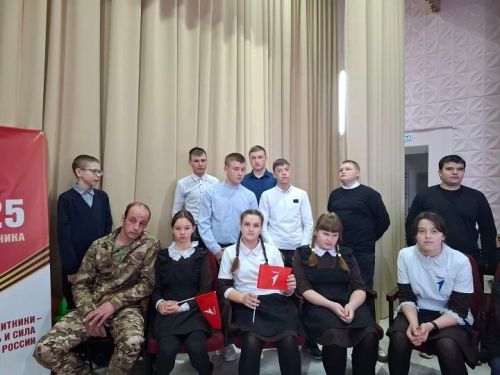 Мы верим в вас! В Петропавловском ДК прошла встреча с героем-земляком