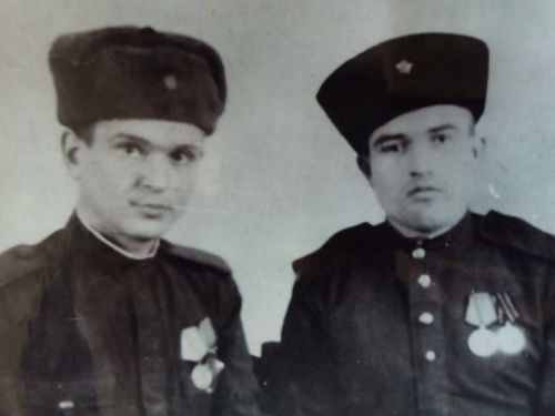 Поэт Александр Твардовский в годы войны подарил книгу с личным автографом нашему земляку