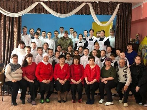 Встреча с героем: краснооктябрьские школьники пообщались с участником СВО