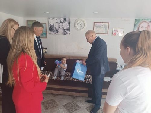 Семью участника СВО навестили высокие гости