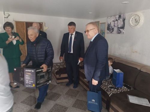 Семью участника СВО навестили высокие гости