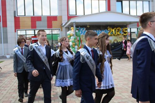24 мая для выпускников Новошешминской гимназии прозвенел последний звонок (фоторепортаж и видео)