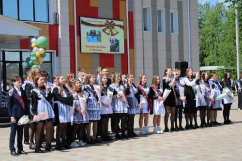 24 мая для выпускников Новошешминской гимназии прозвенел последний звонок (фоторепортаж и видео)