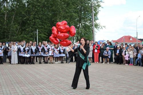 24 мая для выпускников Новошешминской гимназии прозвенел последний звонок (фоторепортаж и видео)
