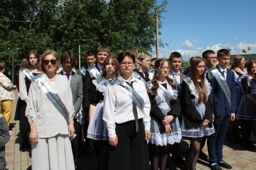 24 мая для выпускников Новошешминской гимназии прозвенел последний звонок (фоторепортаж и видео)
