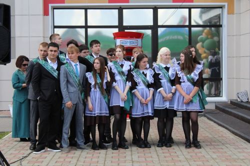 24 мая для выпускников Новошешминской гимназии прозвенел последний звонок (фоторепортаж и видео)