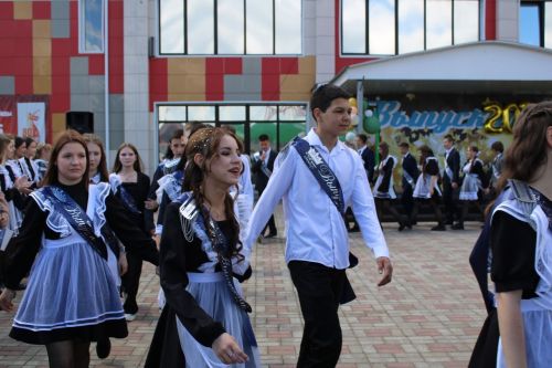 24 мая для выпускников Новошешминской гимназии прозвенел последний звонок (фоторепортаж и видео)