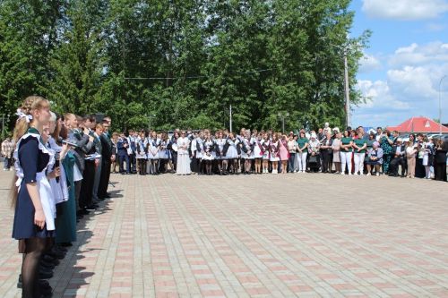 24 мая для выпускников Новошешминской гимназии прозвенел последний звонок (фоторепортаж и видео)