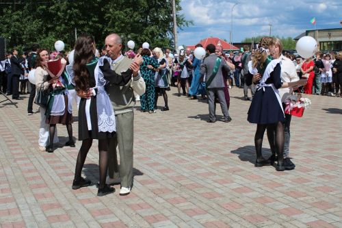 24 мая для выпускников Новошешминской гимназии прозвенел последний звонок (фоторепортаж и видео)