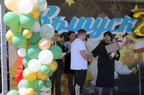 24 мая для выпускников Новошешминской гимназии прозвенел последний звонок (фоторепортаж и видео)