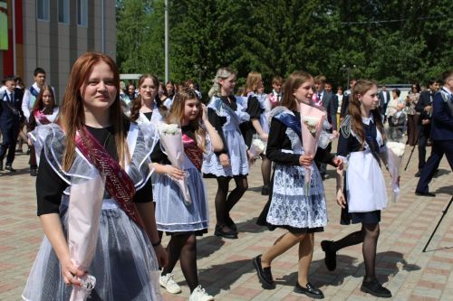 24 мая для выпускников Новошешминской гимназии прозвенел последний звонок (фоторепортаж и видео)
