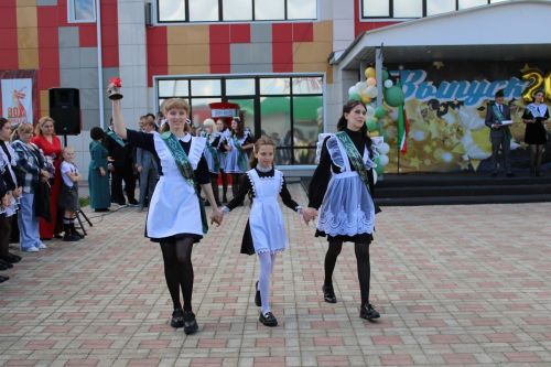 24 мая для выпускников Новошешминской гимназии прозвенел последний звонок (фоторепортаж и видео)
