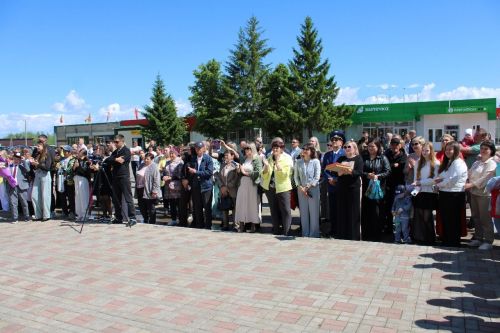 24 мая для выпускников Новошешминской гимназии прозвенел последний звонок (фоторепортаж и видео)