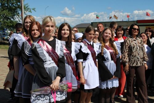 24 мая для выпускников Новошешминской гимназии прозвенел последний звонок (фоторепортаж и видео)